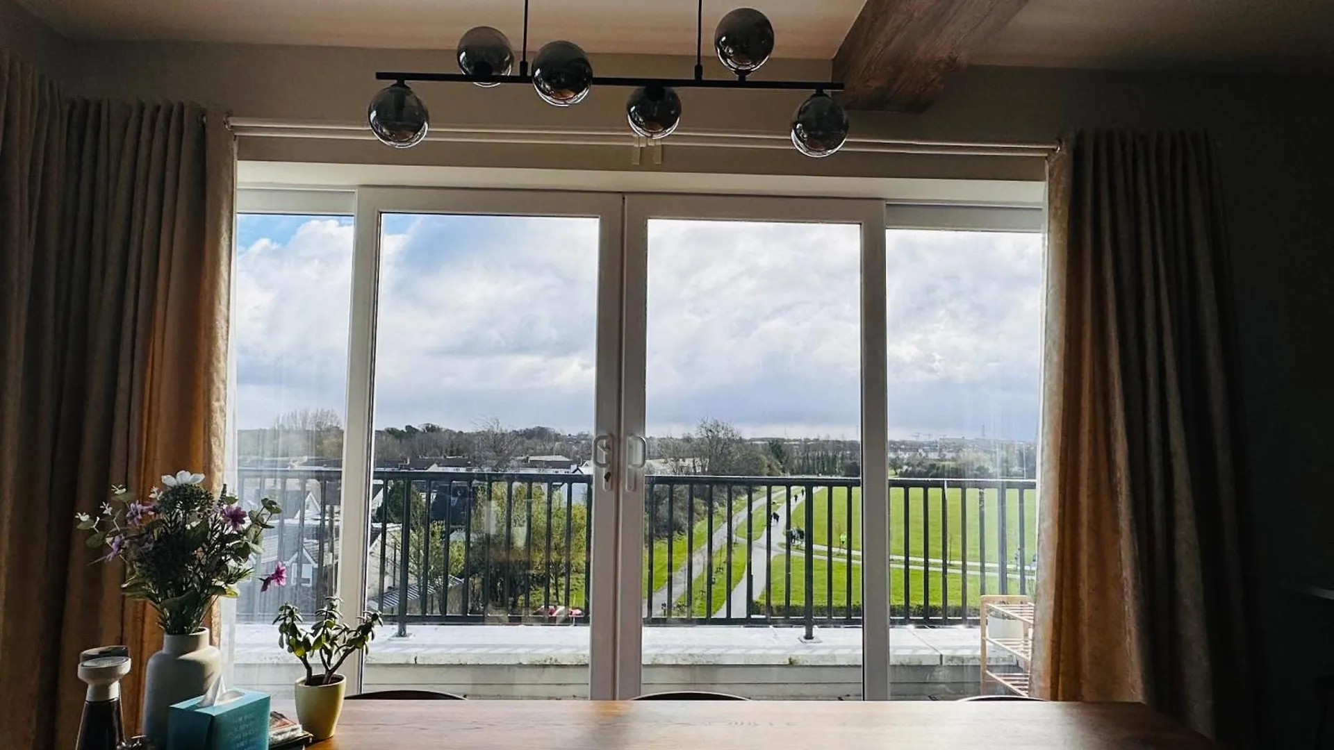 Homestay Finnstown Hall- Private Room In Shared Apartment With The Host Dublin